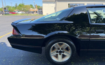 Chevrolet-Camaro-1985-Hatchback-19
