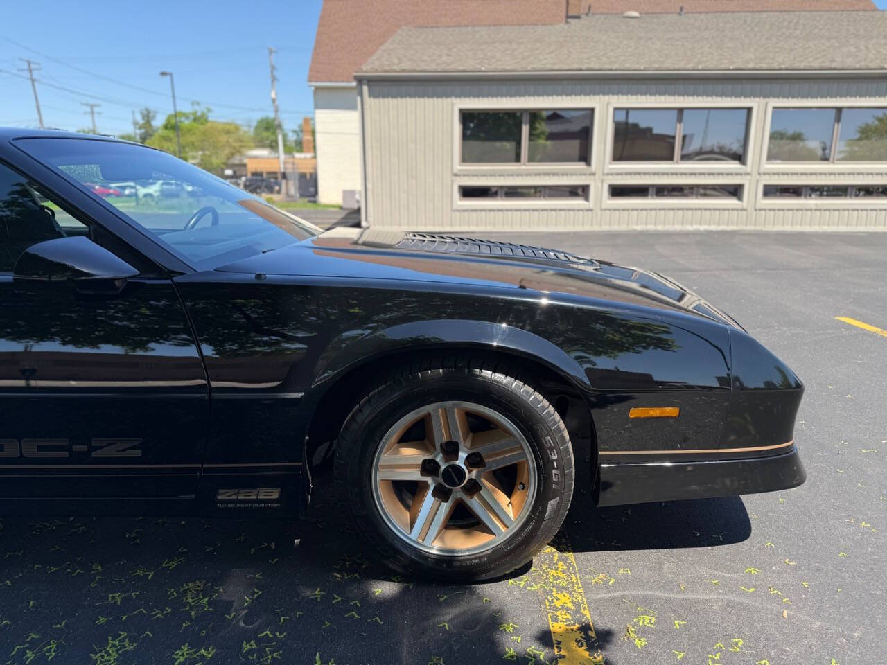 Chevrolet-Camaro-1985-Hatchback-21