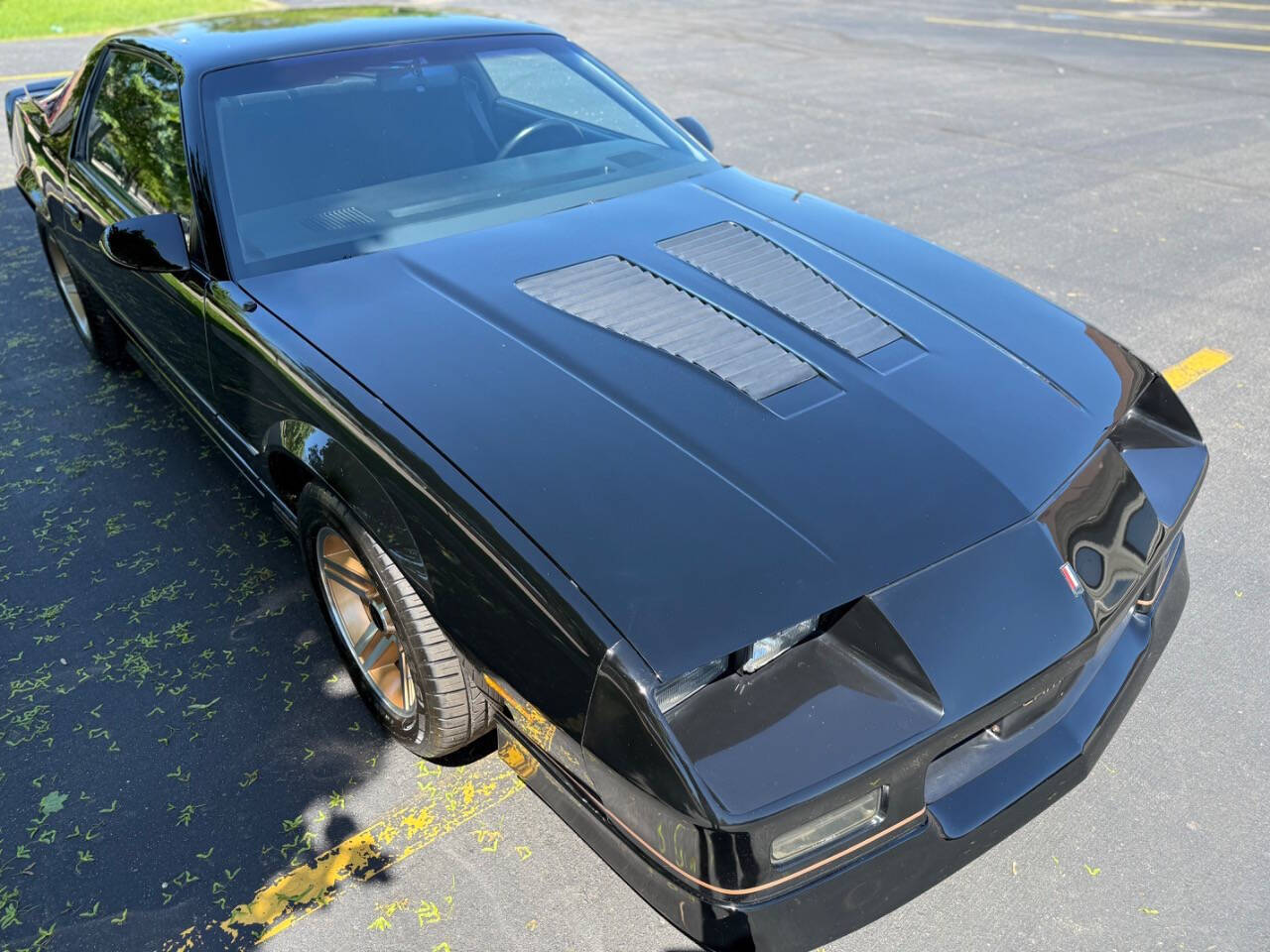 Chevrolet-Camaro-1985-Hatchback-24