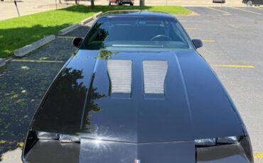 Chevrolet-Camaro-1985-Hatchback-25