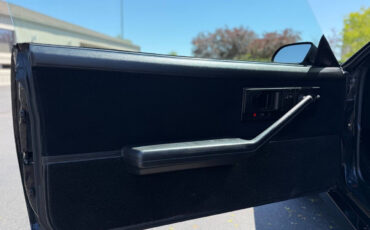Chevrolet-Camaro-1985-Hatchback-34