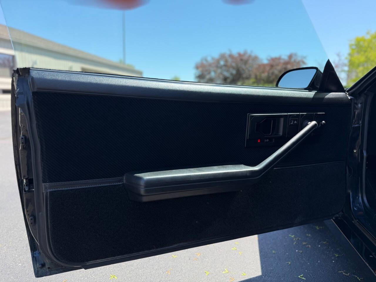 Chevrolet-Camaro-1985-Hatchback-34
