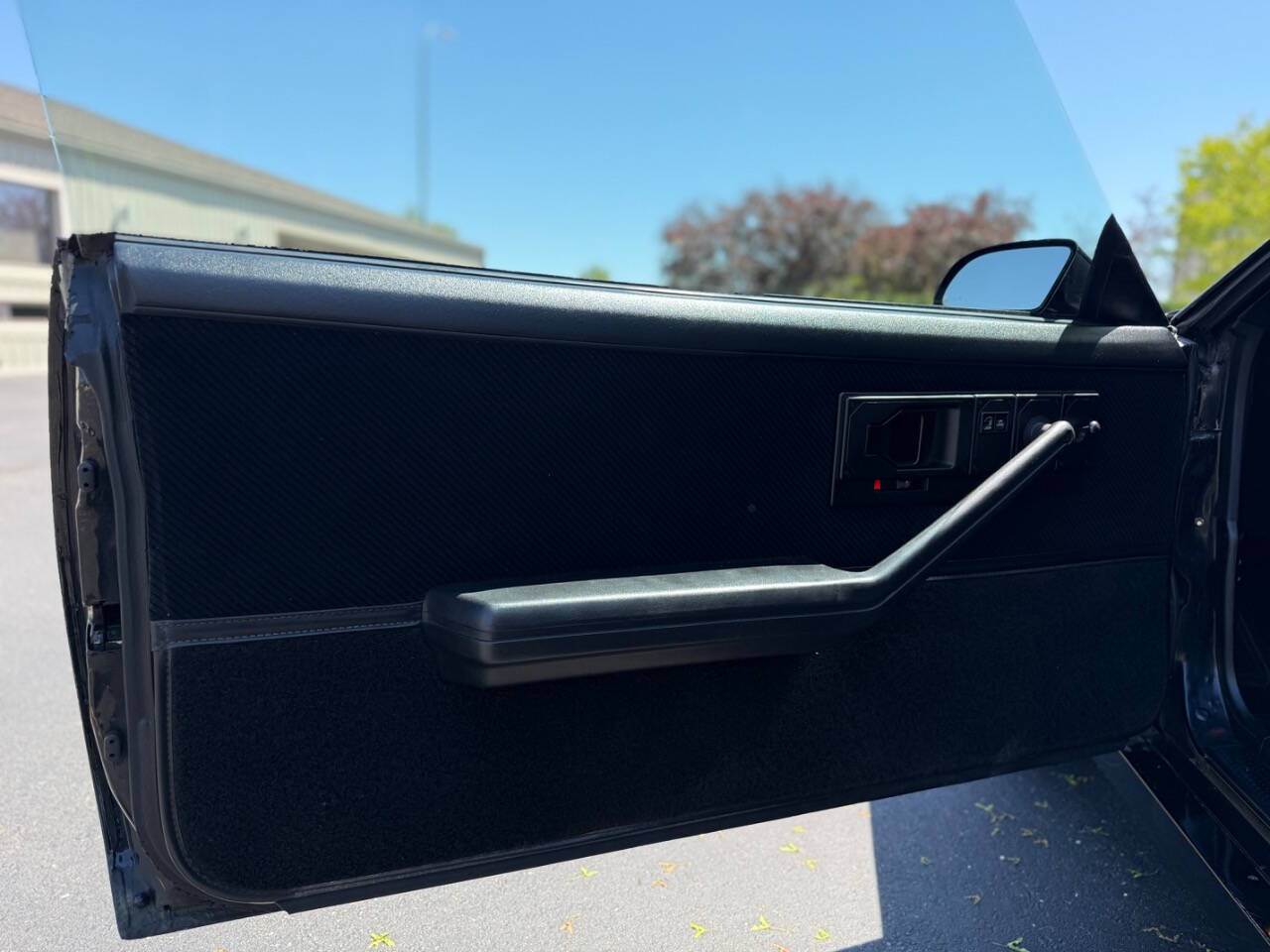 Chevrolet-Camaro-1985-Hatchback-35