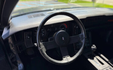 Chevrolet-Camaro-1985-Hatchback-37