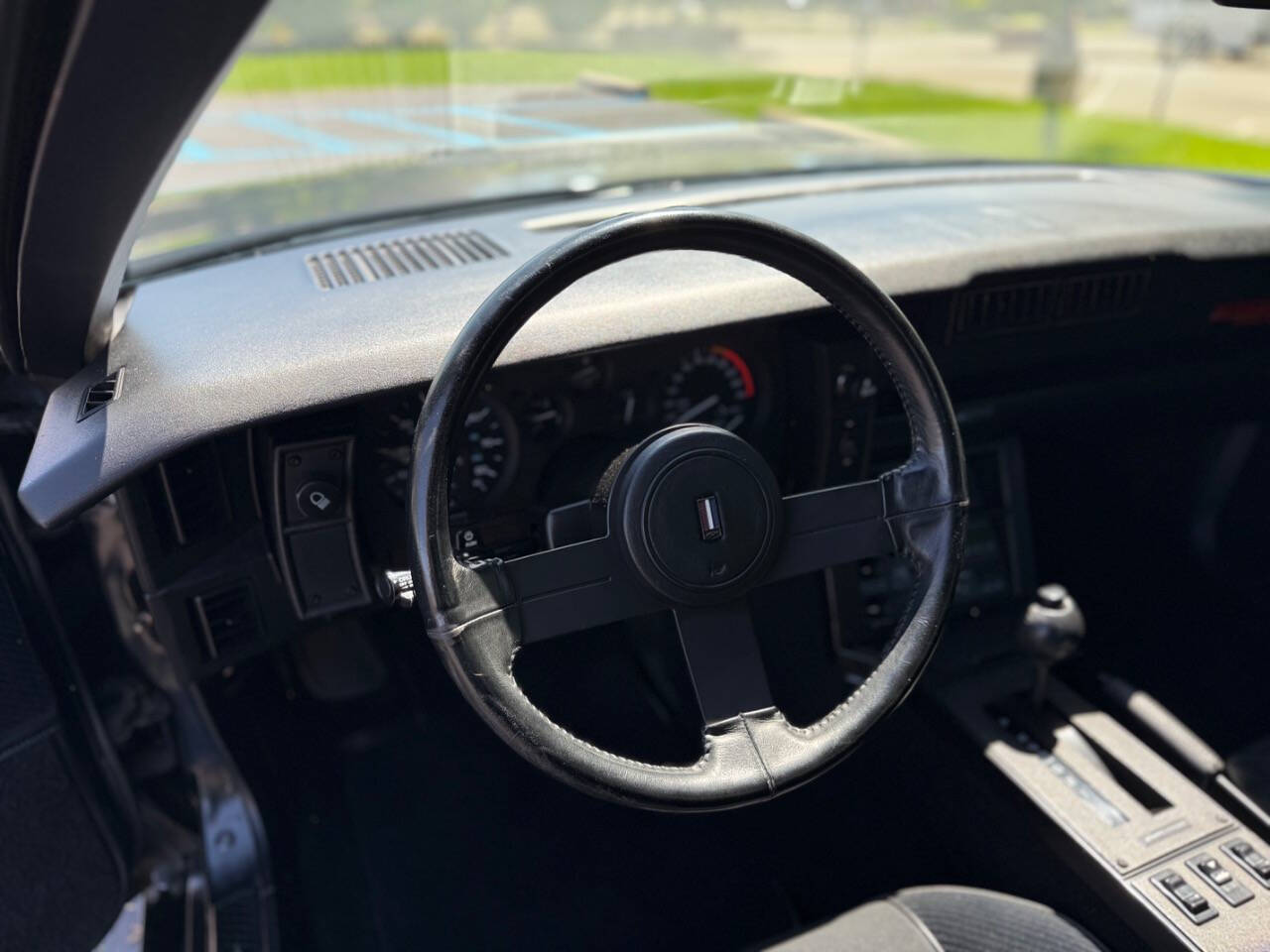 Chevrolet-Camaro-1985-Hatchback-37