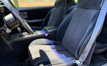 Chevrolet-Camaro-1985-Hatchback-39