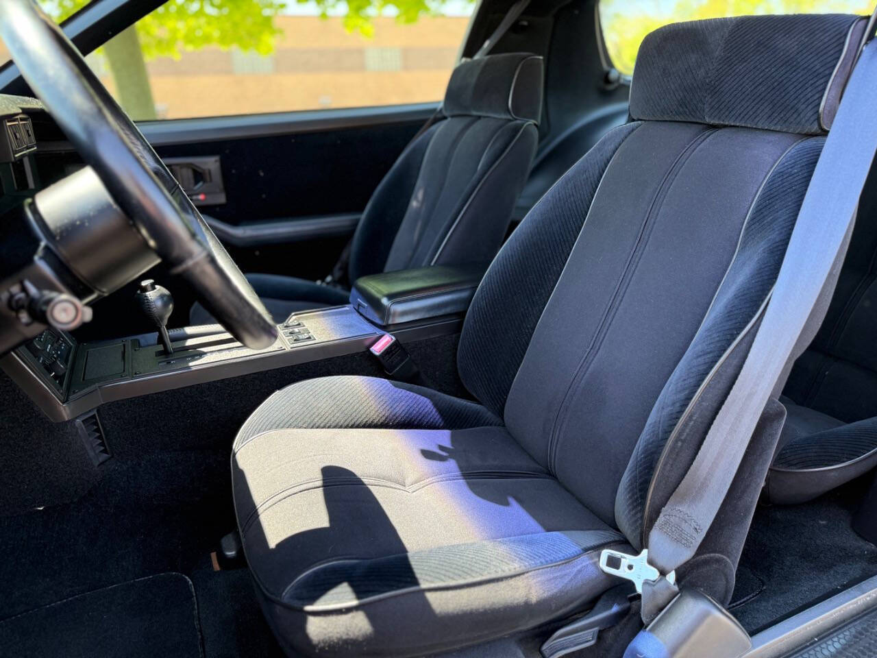 Chevrolet-Camaro-1985-Hatchback-39