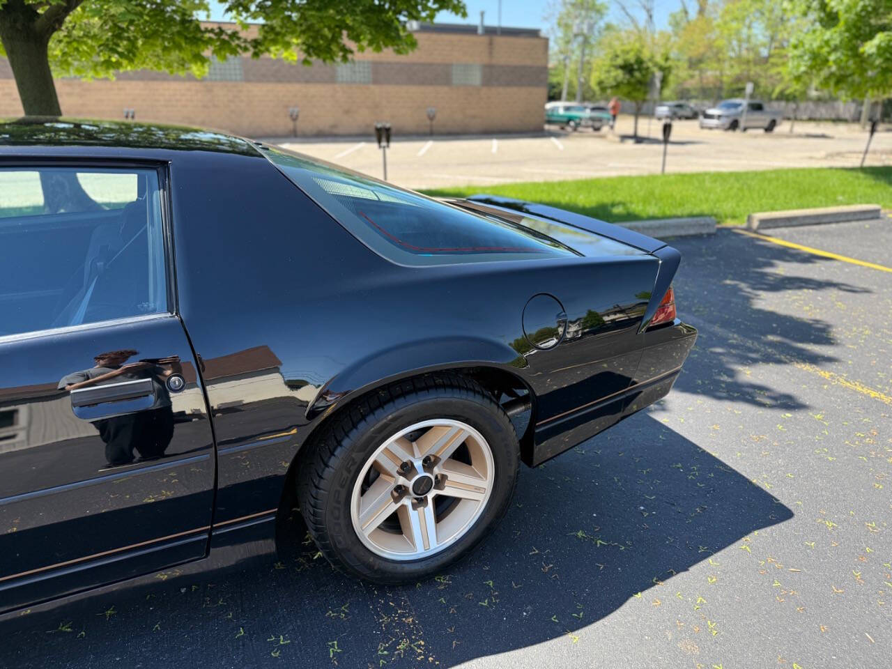 Chevrolet-Camaro-1985-Hatchback-5