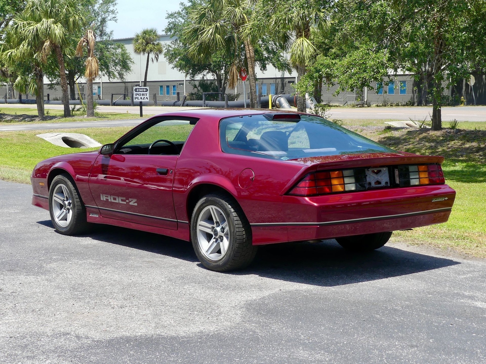Chevrolet-Camaro-1986-Coupe-12