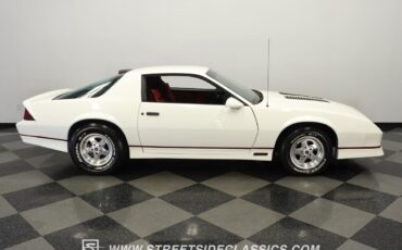 Chevrolet-Camaro-1986-Coupe-12