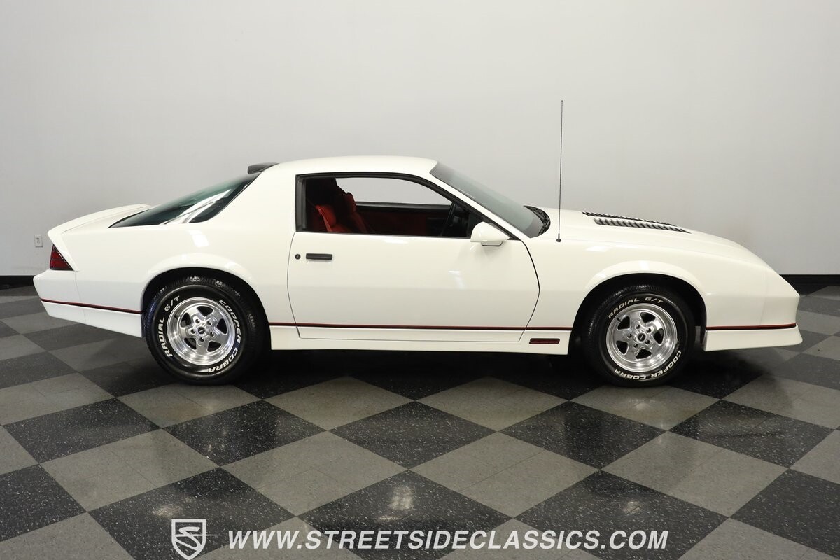 Chevrolet-Camaro-1986-Coupe-12