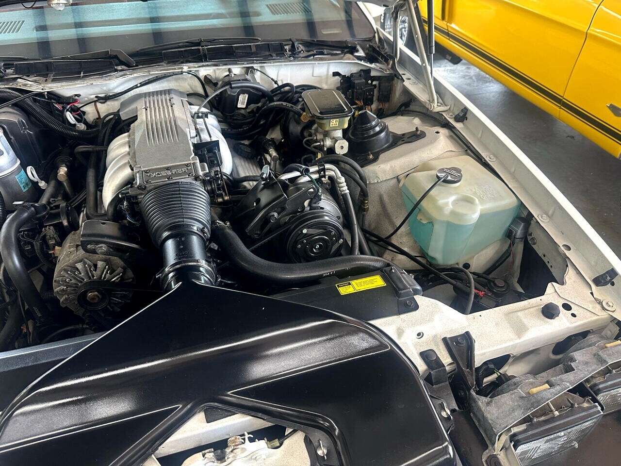 Chevrolet-Camaro-1986-Coupe-2