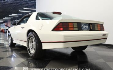Chevrolet-Camaro-1986-Coupe-23