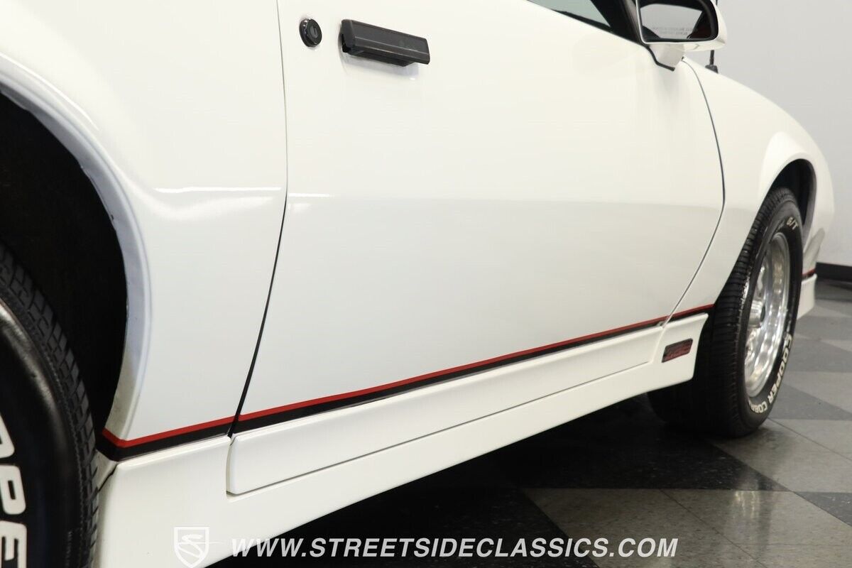 Chevrolet-Camaro-1986-Coupe-26