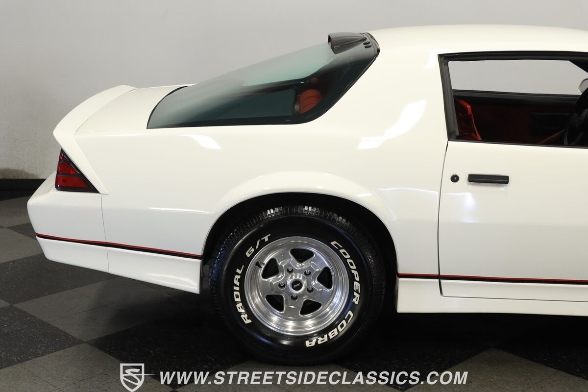 Chevrolet-Camaro-1986-Coupe-27