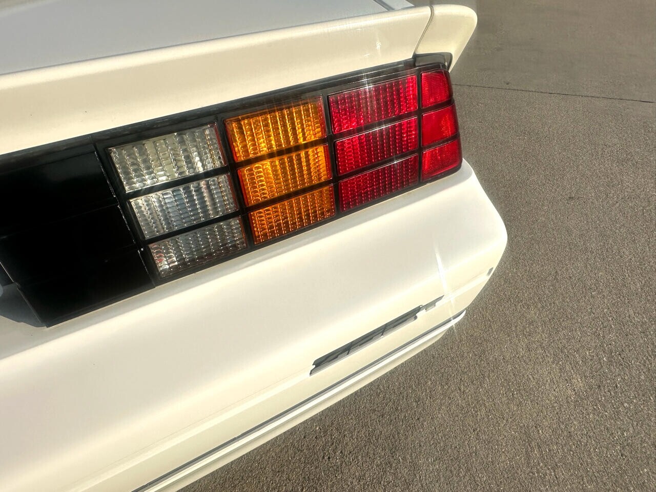Chevrolet-Camaro-1986-Coupe-33