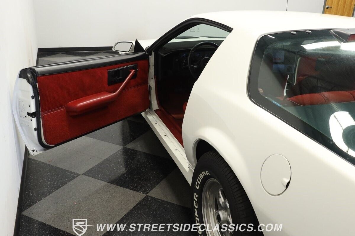 Chevrolet-Camaro-1986-Coupe-33