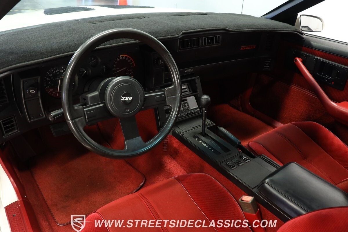Chevrolet-Camaro-1986-Coupe-35