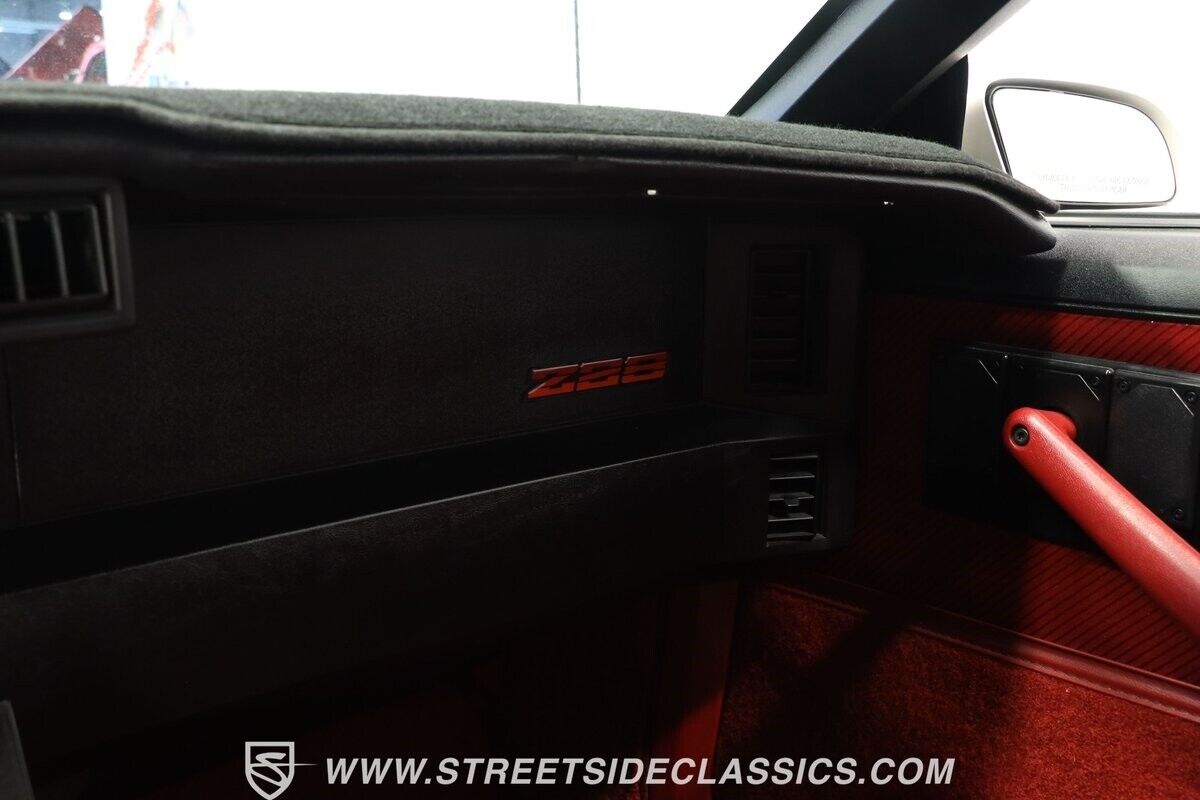 Chevrolet-Camaro-1986-Coupe-38