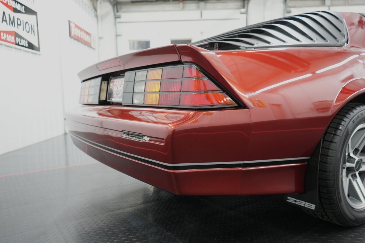 Chevrolet-Camaro-1987-Coupe-13