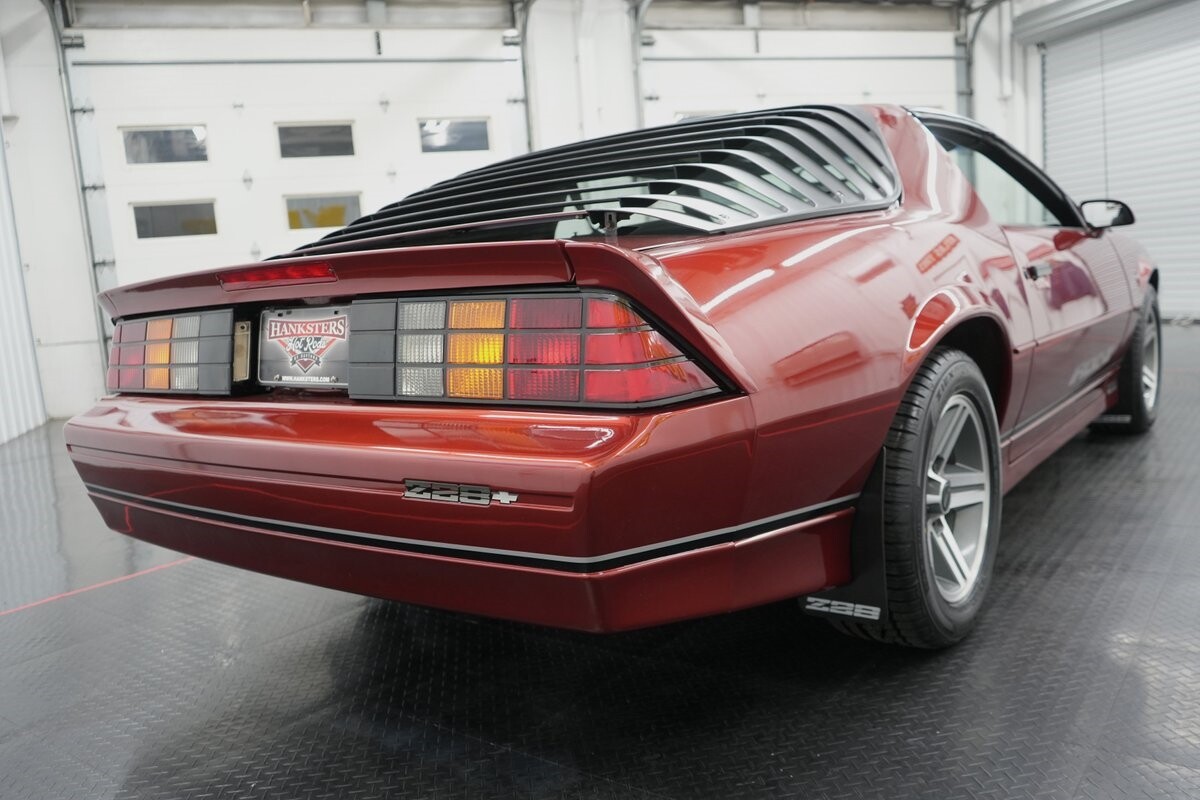 Chevrolet-Camaro-1987-Coupe-16