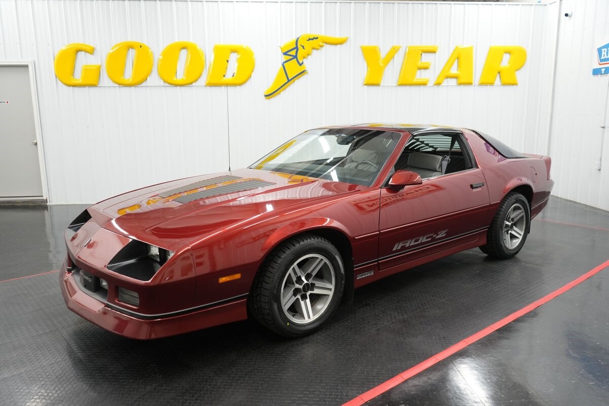 Chevrolet-Camaro-1987-Coupe-2