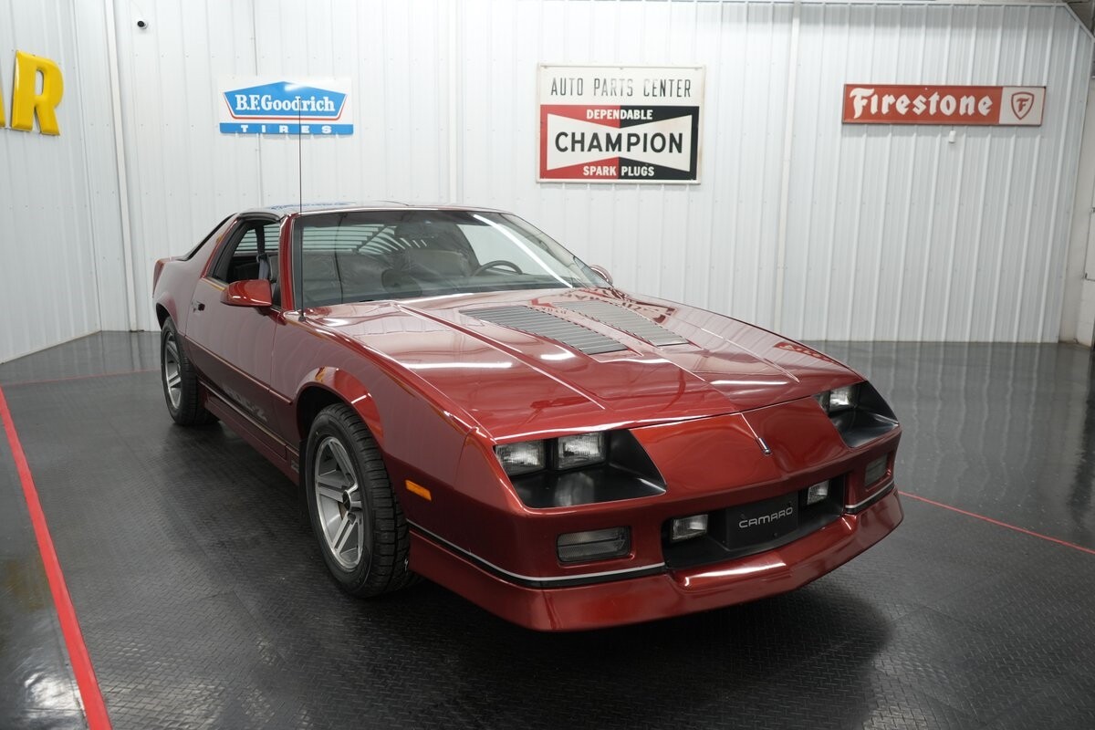 Chevrolet-Camaro-1987-Coupe-21