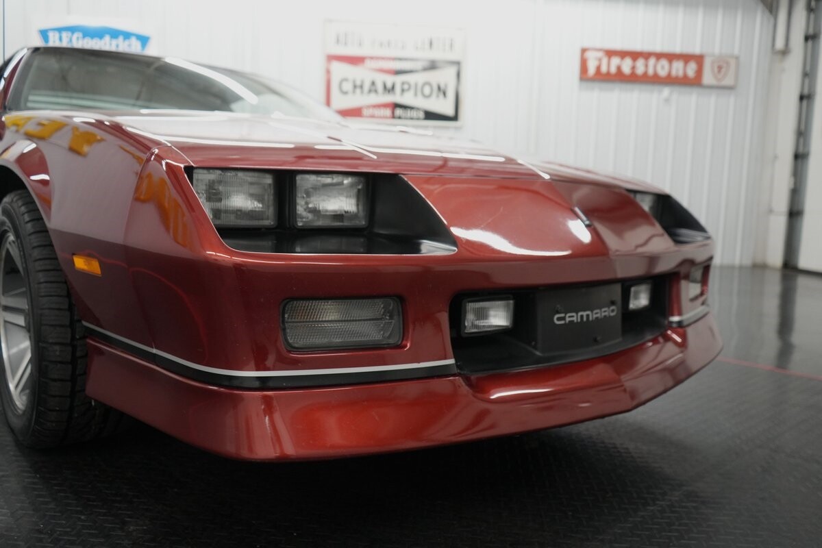 Chevrolet-Camaro-1987-Coupe-22