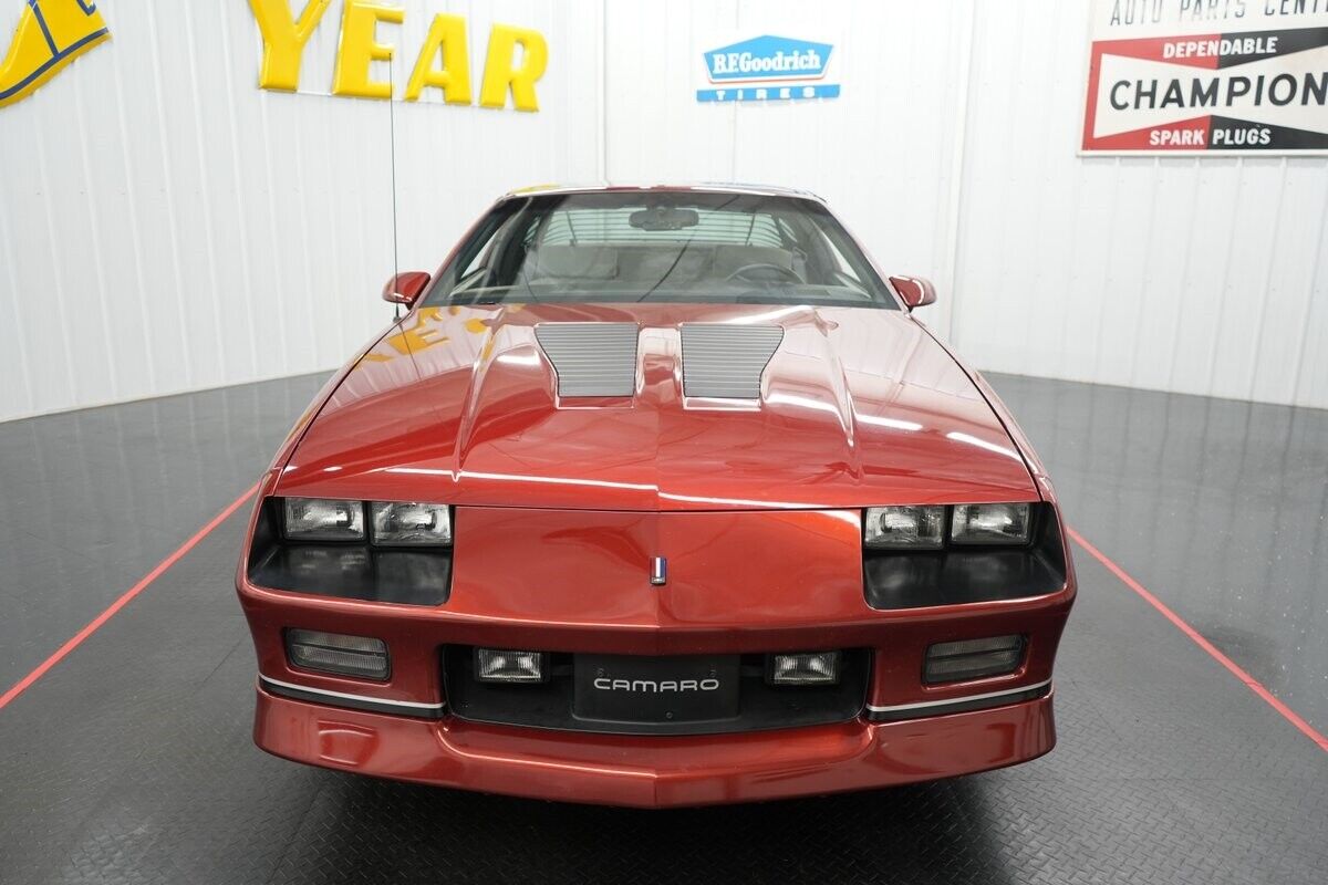 Chevrolet-Camaro-1987-Coupe-26