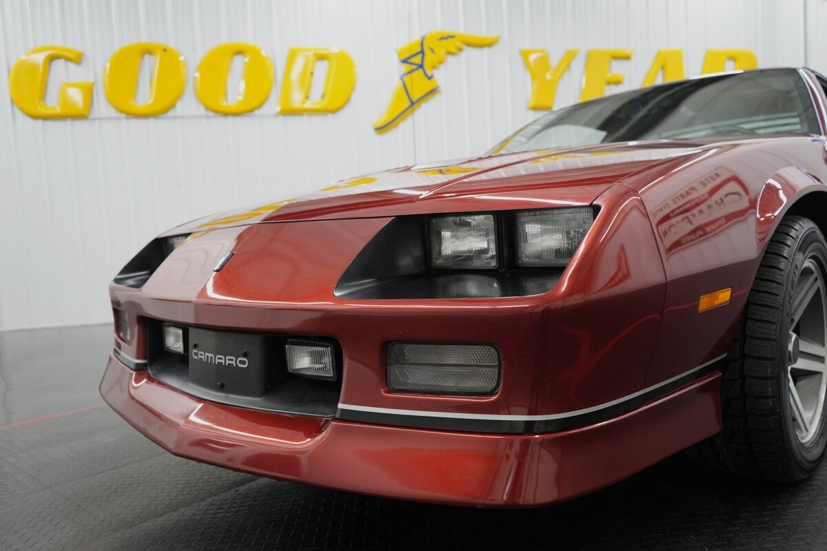 Chevrolet-Camaro-1987-Coupe-28