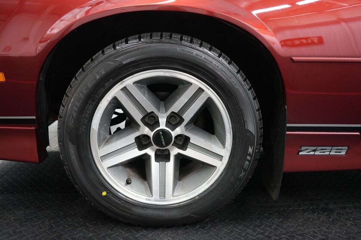Chevrolet-Camaro-1987-Coupe-31