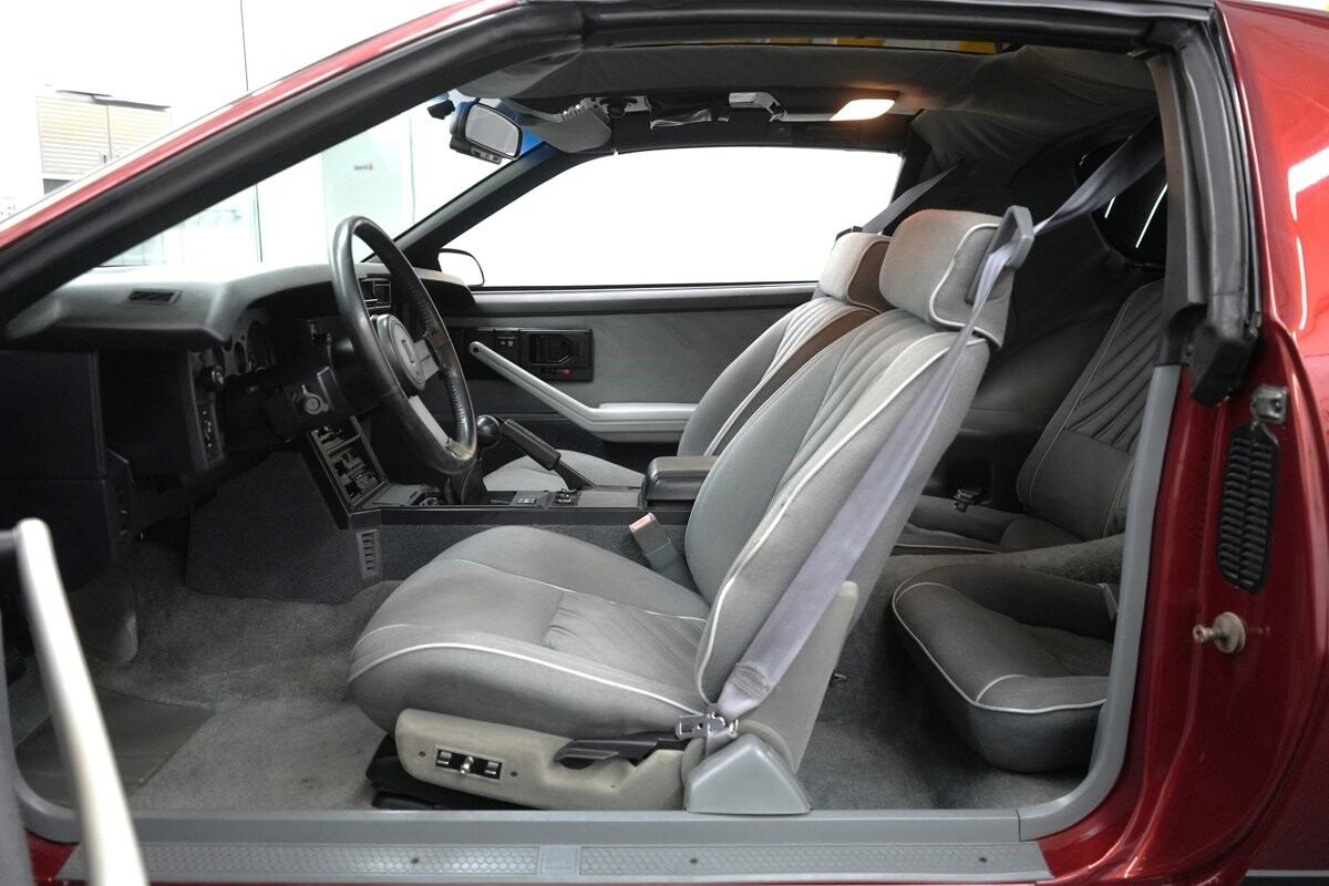 Chevrolet-Camaro-1987-Coupe-38