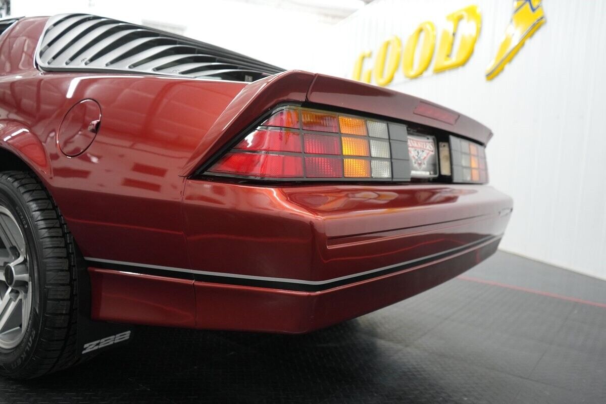 Chevrolet-Camaro-1987-Coupe-8