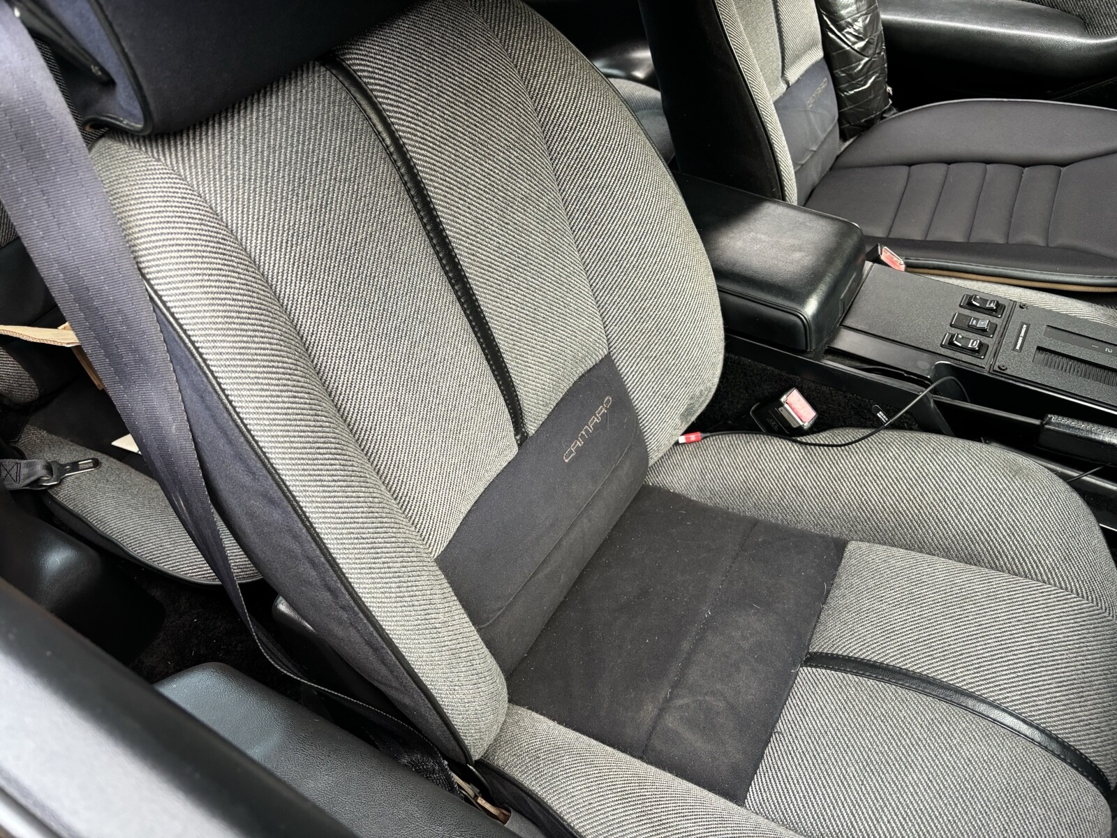 Chevrolet-Camaro-1988-23