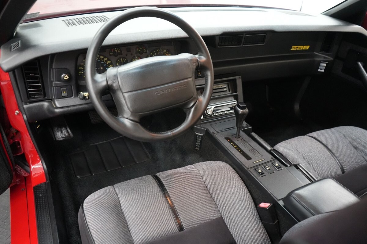 Chevrolet-Camaro-1991-39