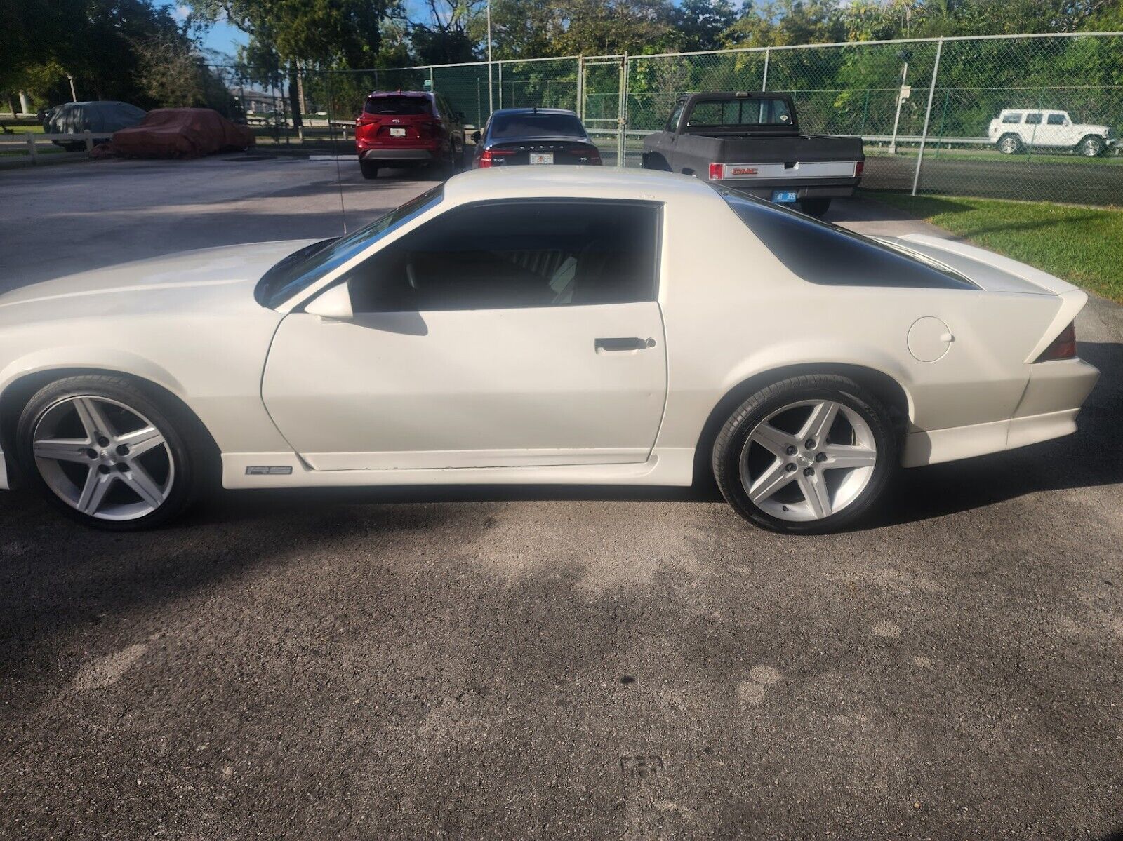 Chevrolet-Camaro-1991-Coupe-2