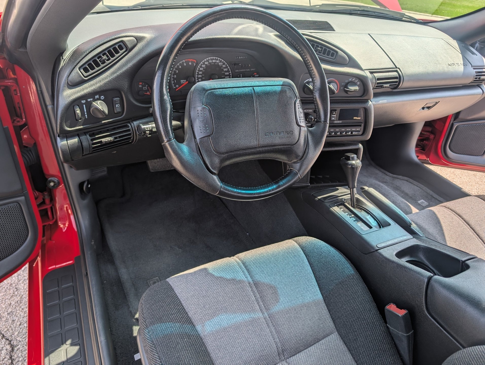 Chevrolet-Camaro-1994-Coupe-2