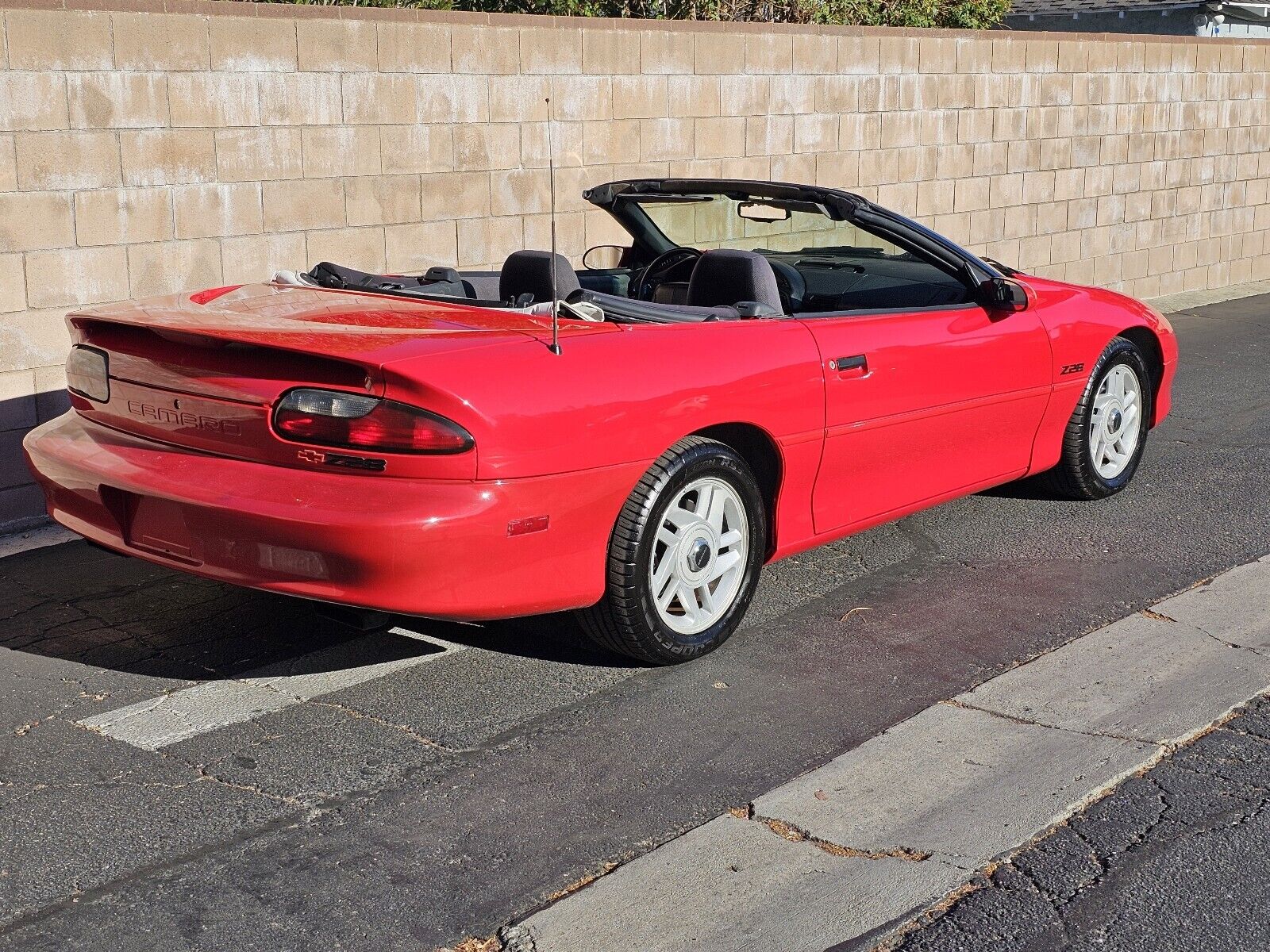 Chevrolet-Camaro-1995-Convertible-1