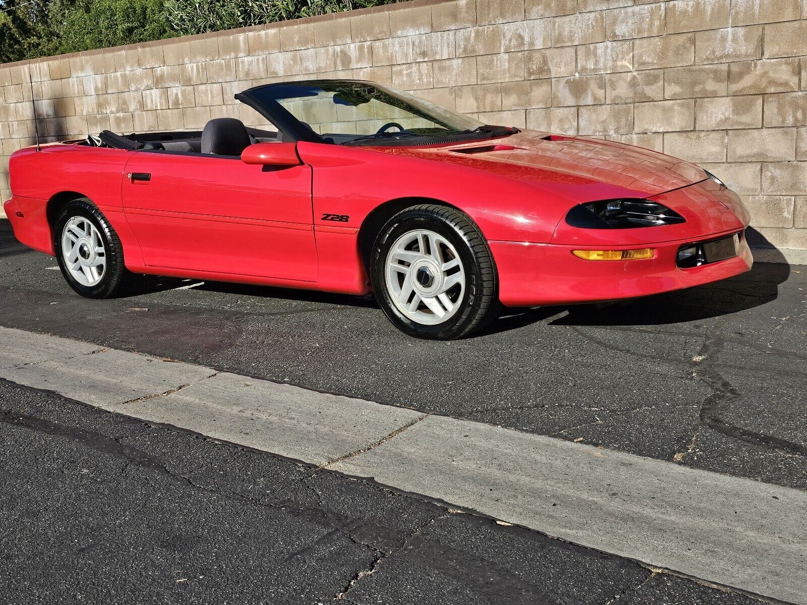 Chevrolet-Camaro-1995-Convertible-2