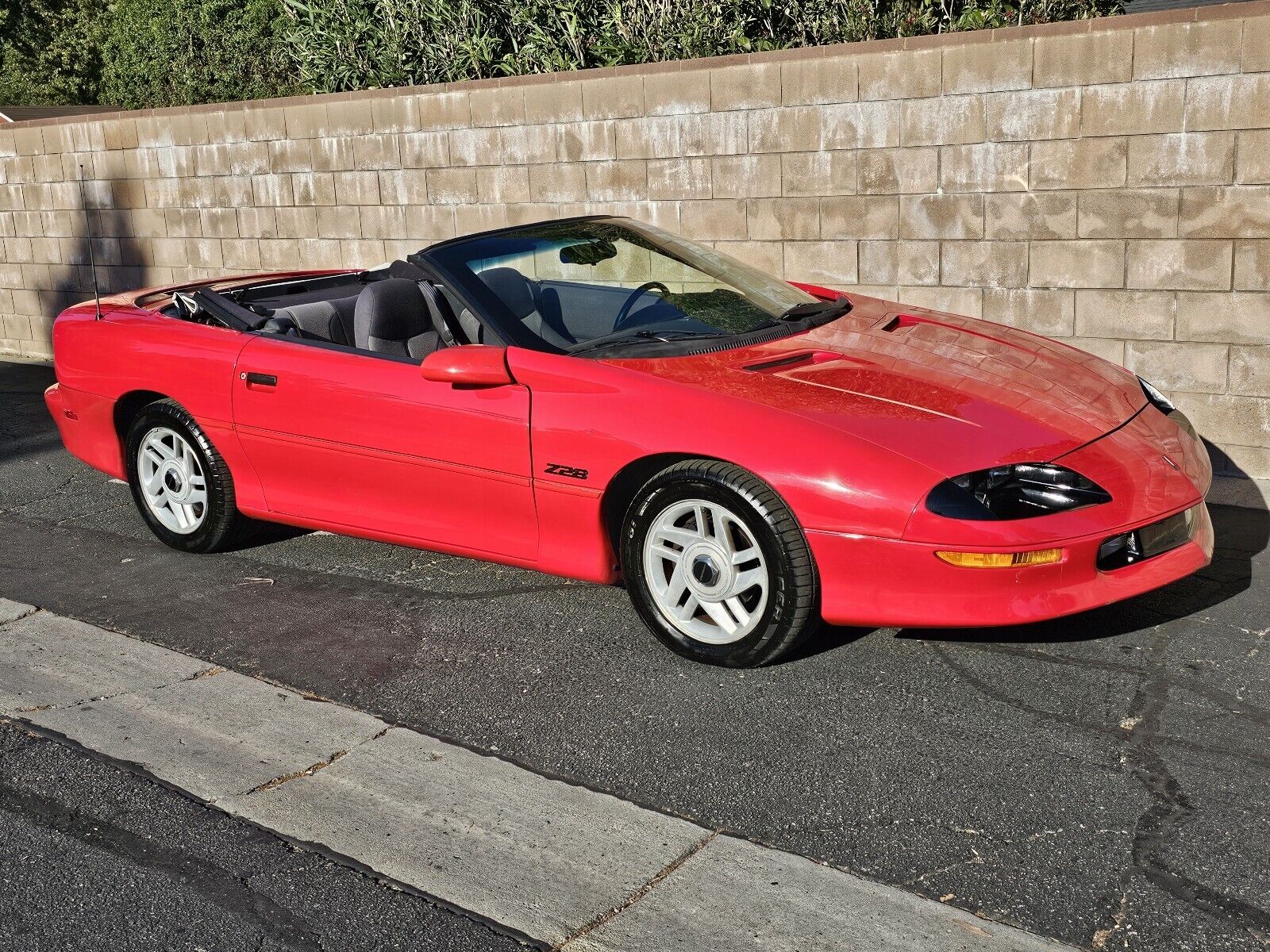 Chevrolet-Camaro-1995-Convertible-3