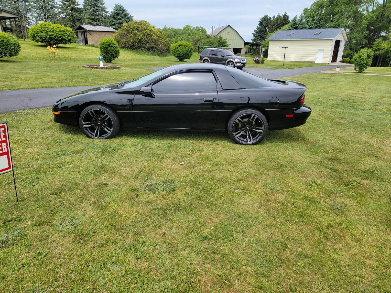 Chevrolet-Camaro-1995-Coupe-2