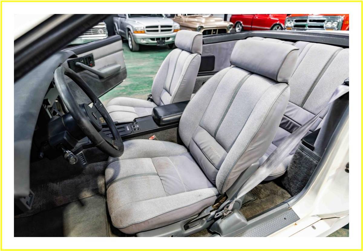 Chevrolet-Camaro-iroc-convertibl-1988-white-2