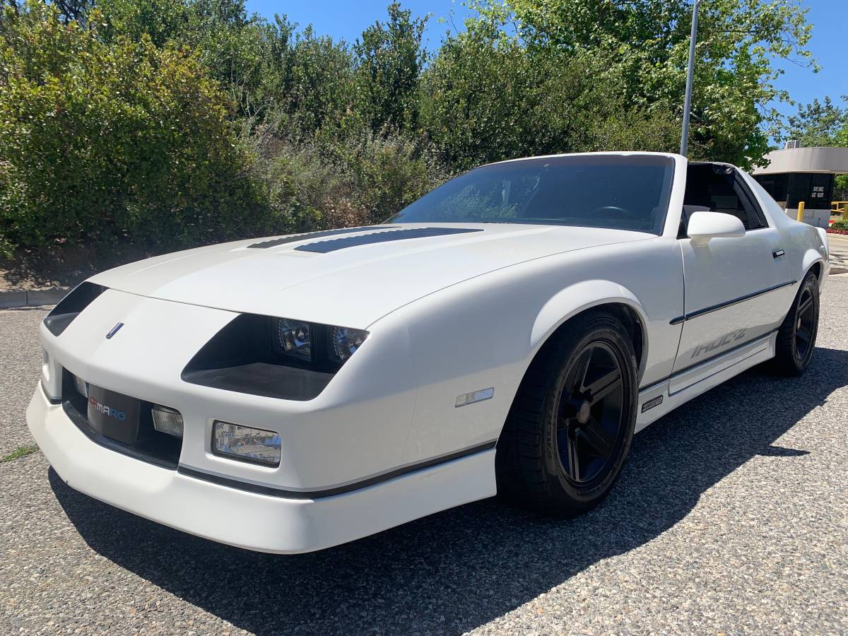 Chevrolet-Camaro-iroc-z28-1985-1