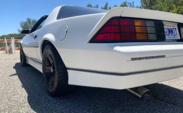 Chevrolet-Camaro-iroc-z28-1985-10