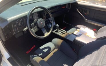 Chevrolet-Camaro-iroc-z28-1985-13