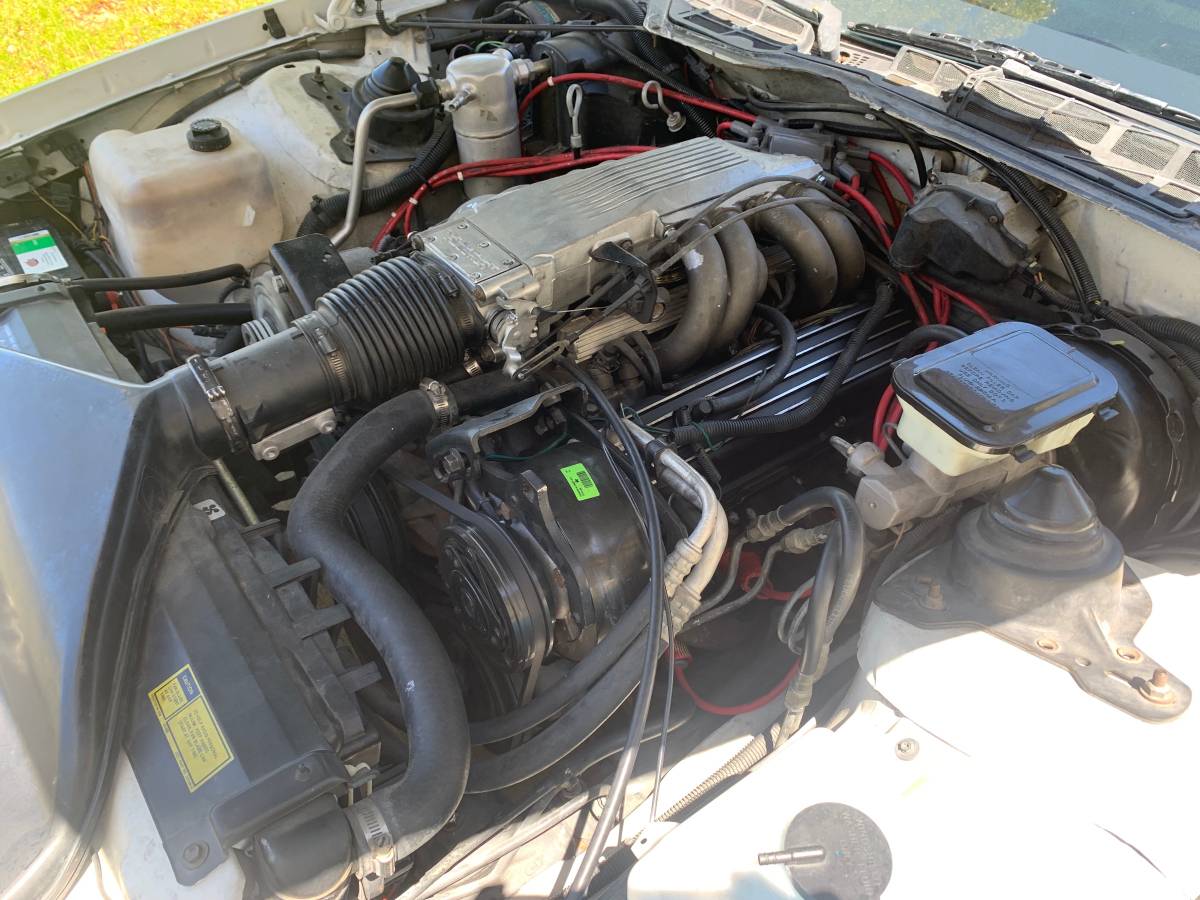 Chevrolet-Camaro-iroc-z28-1985-19