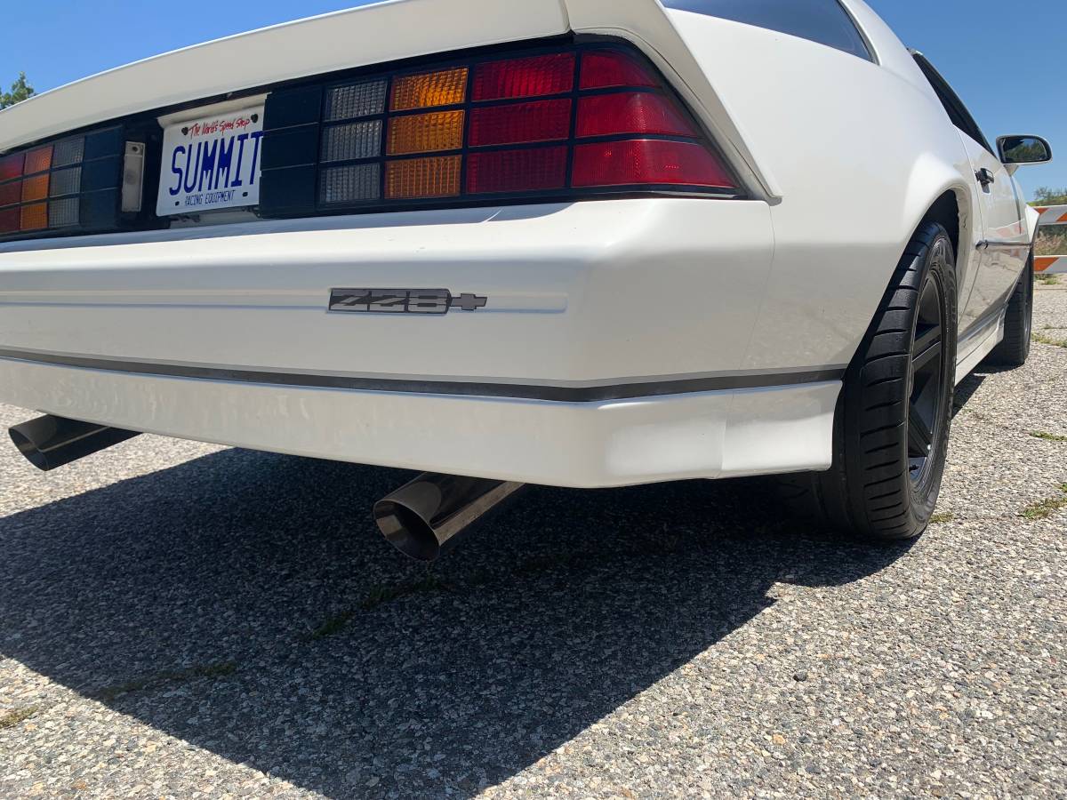 Chevrolet-Camaro-iroc-z28-1985-6
