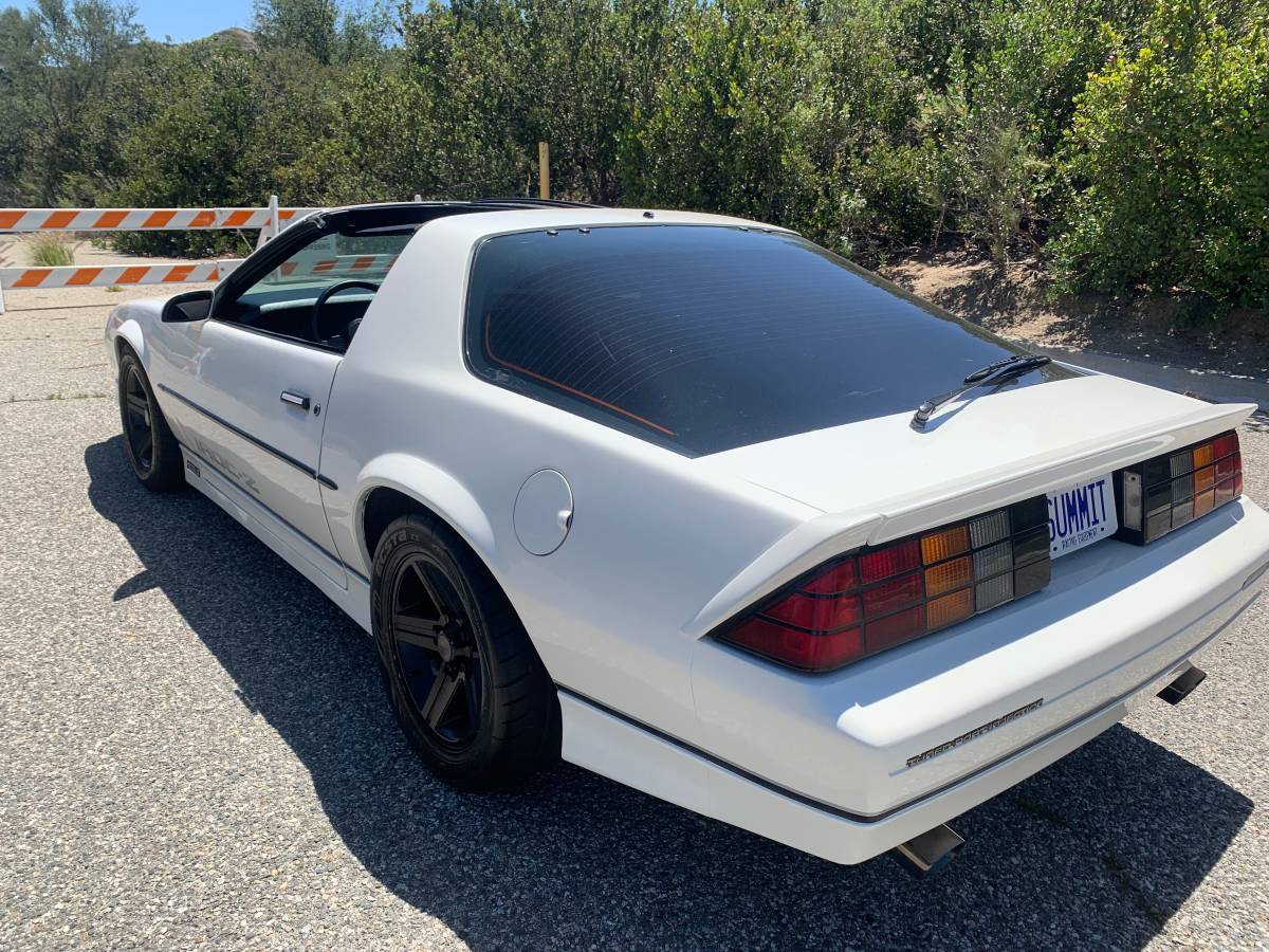 Chevrolet-Camaro-iroc-z28-1985-9