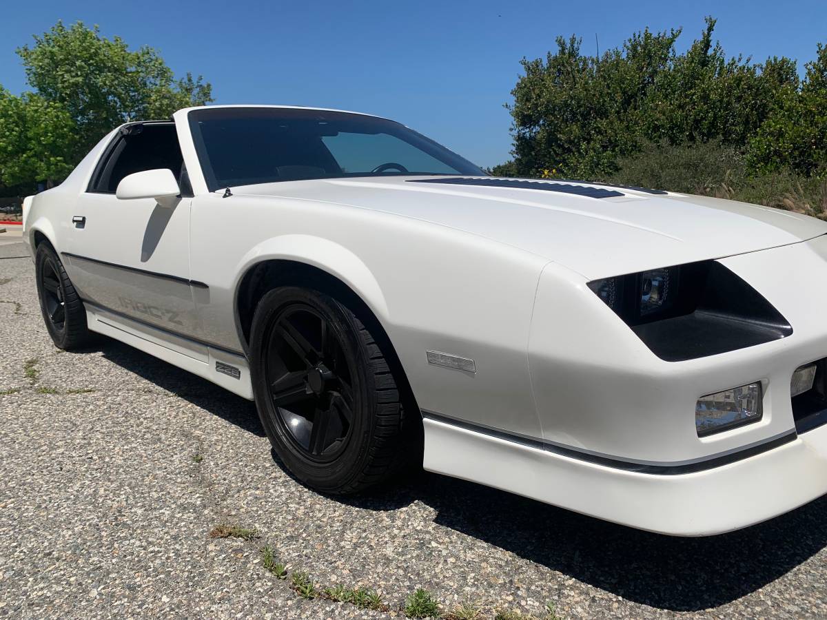 Chevrolet-Camaro-iroc-z28-1985
