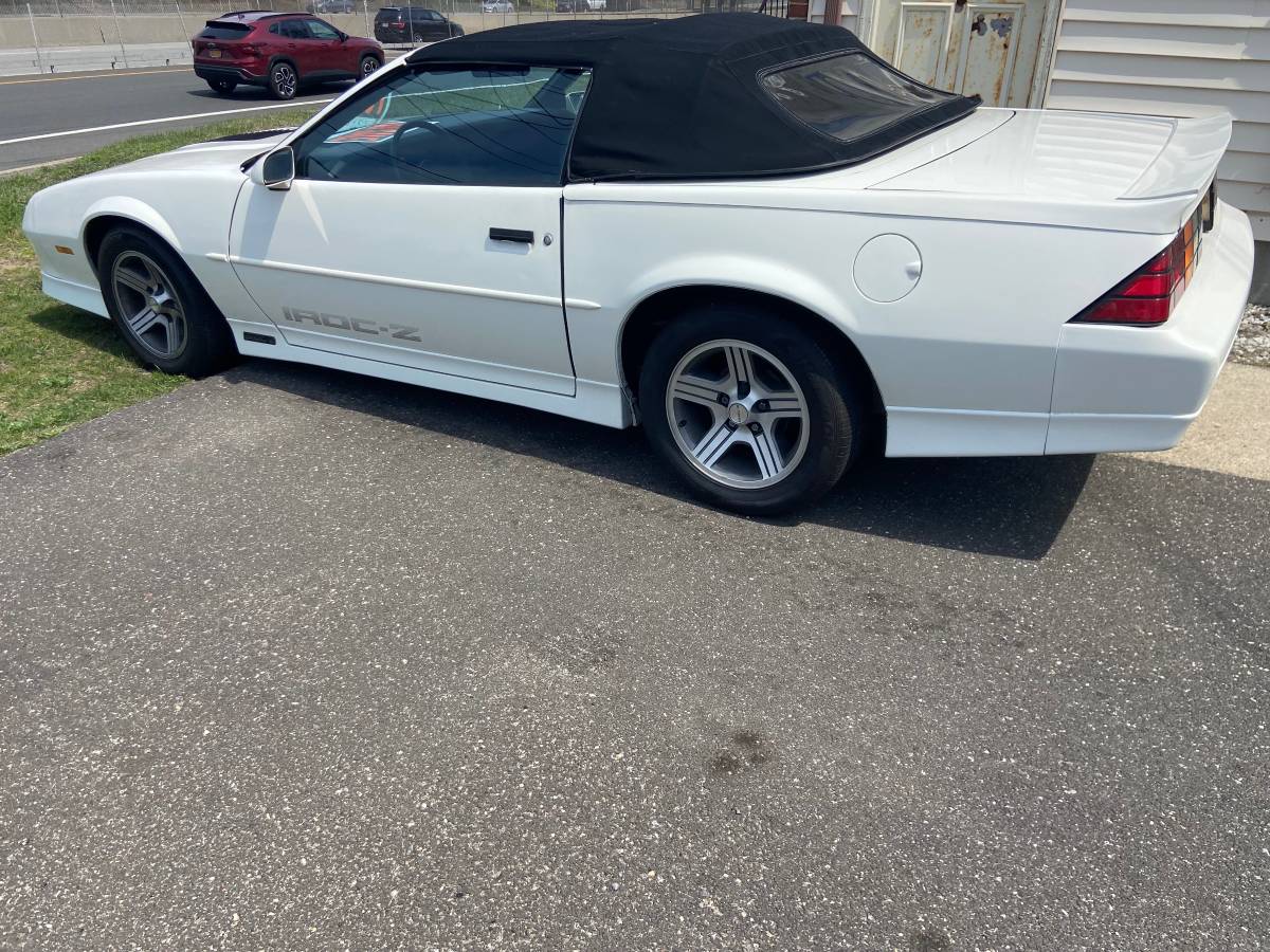 Chevrolet-Camaro-iroc-z28-1988-1